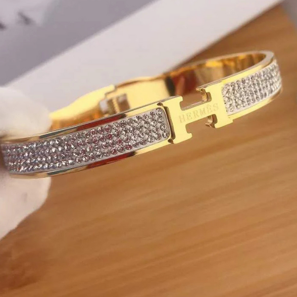 Her ny design armband/ring